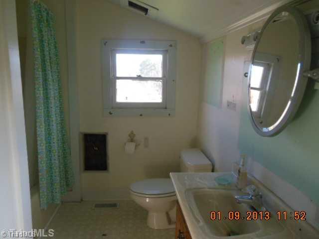 2111 Carolina Road Burlington, NC 27217 - Photo 5 of 9 Master Bath/Spa.