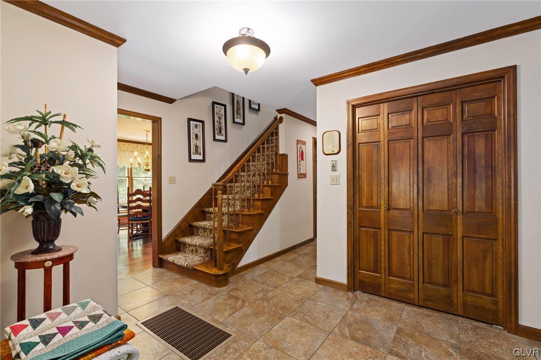 3152 Briar Road Center Valley, PA 18034 - Photo 10 of 37 Foyer