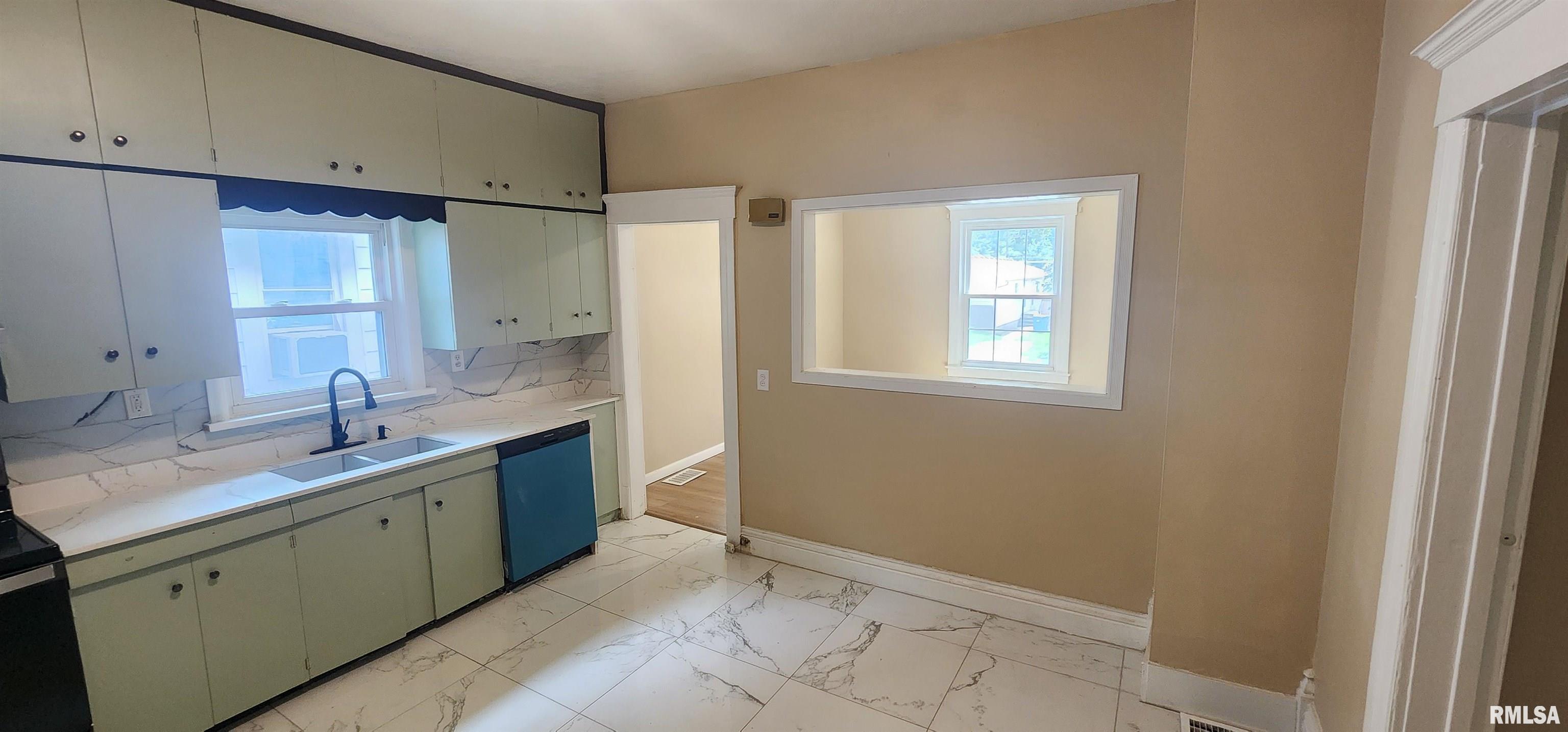 531 Wood Avenue Springfield, IL 62702 - Photo 12 of 24