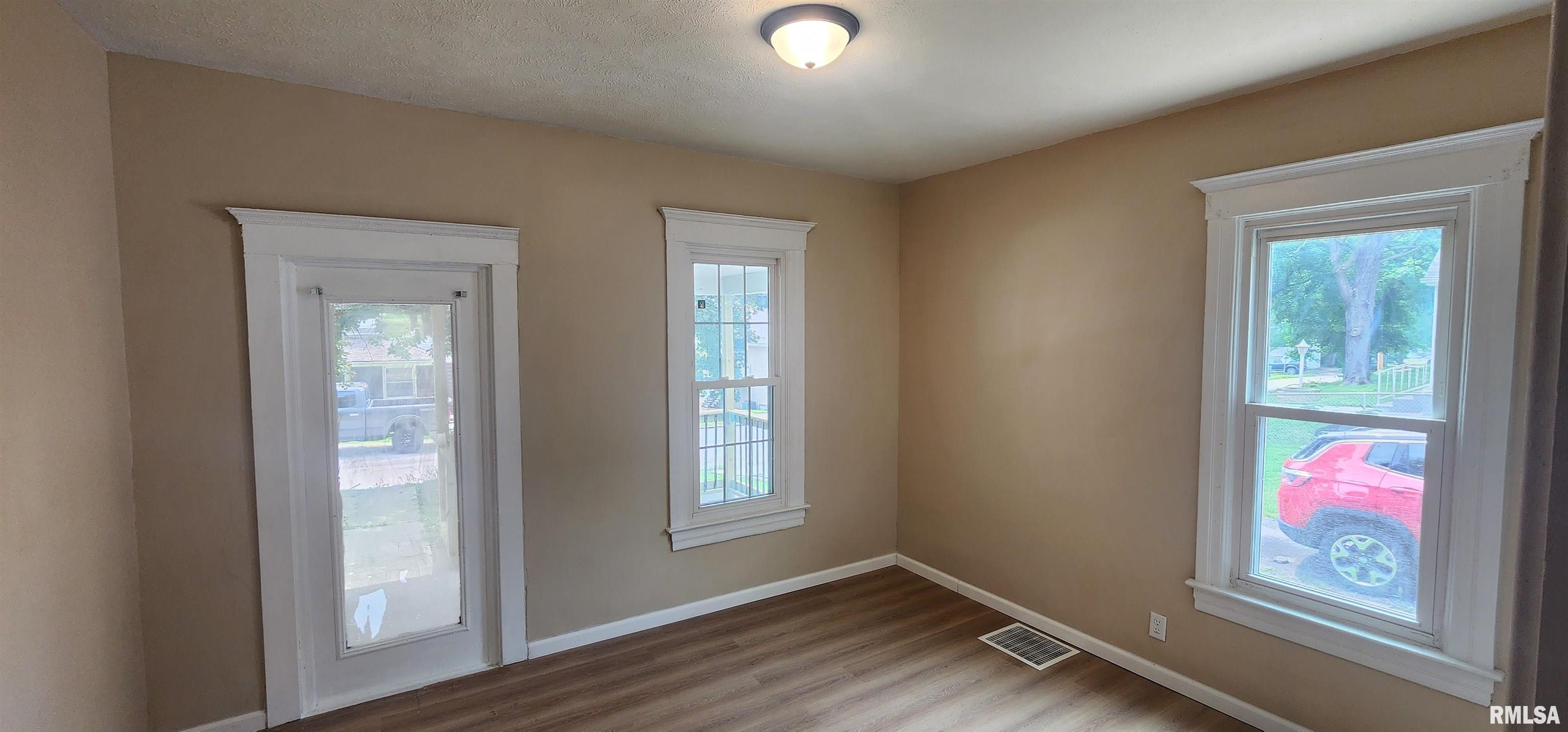 531 Wood Avenue Springfield, IL 62702 - Photo 14 of 24