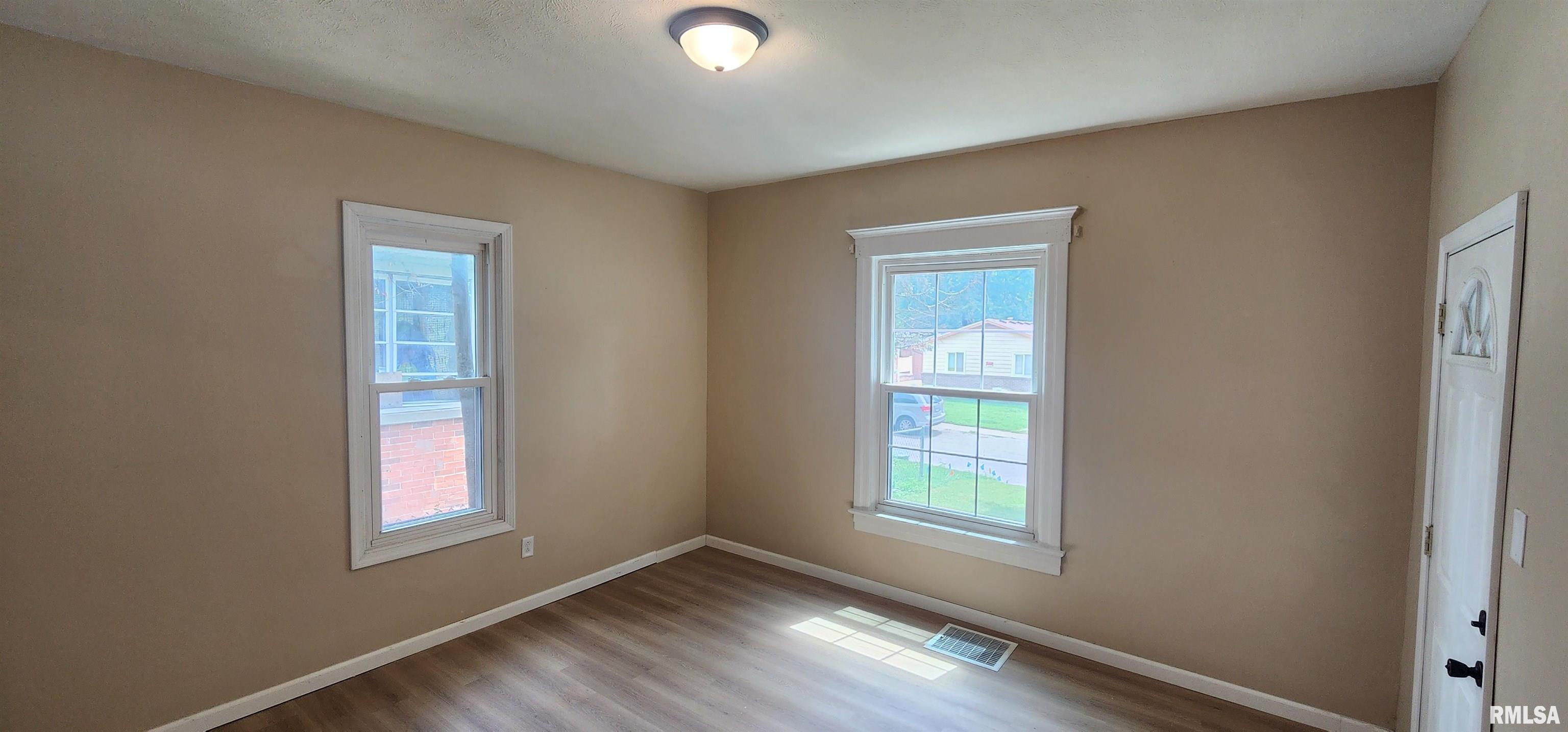 531 Wood Avenue Springfield, IL 62702 - Photo 7 of 24