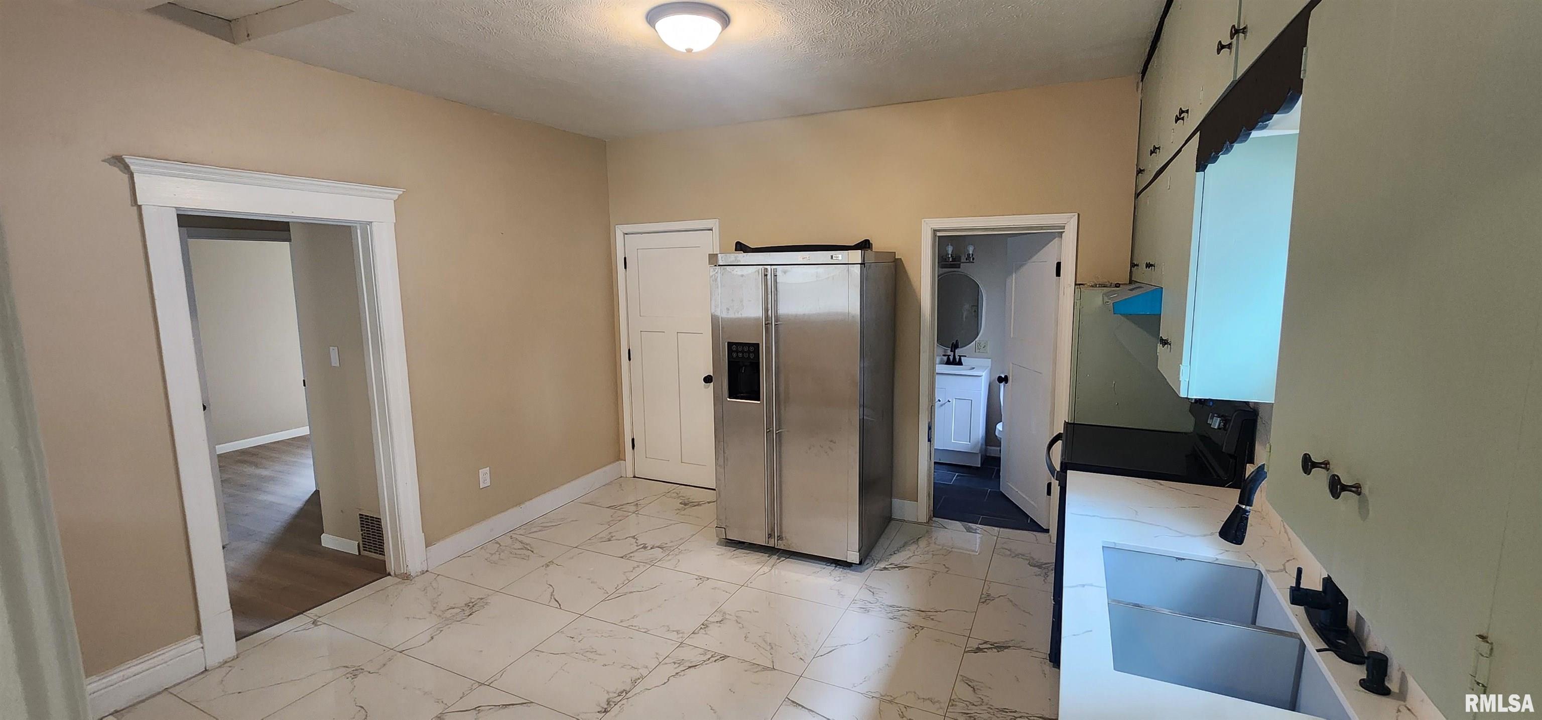 531 Wood Avenue Springfield, IL 62702 - Photo 9 of 24