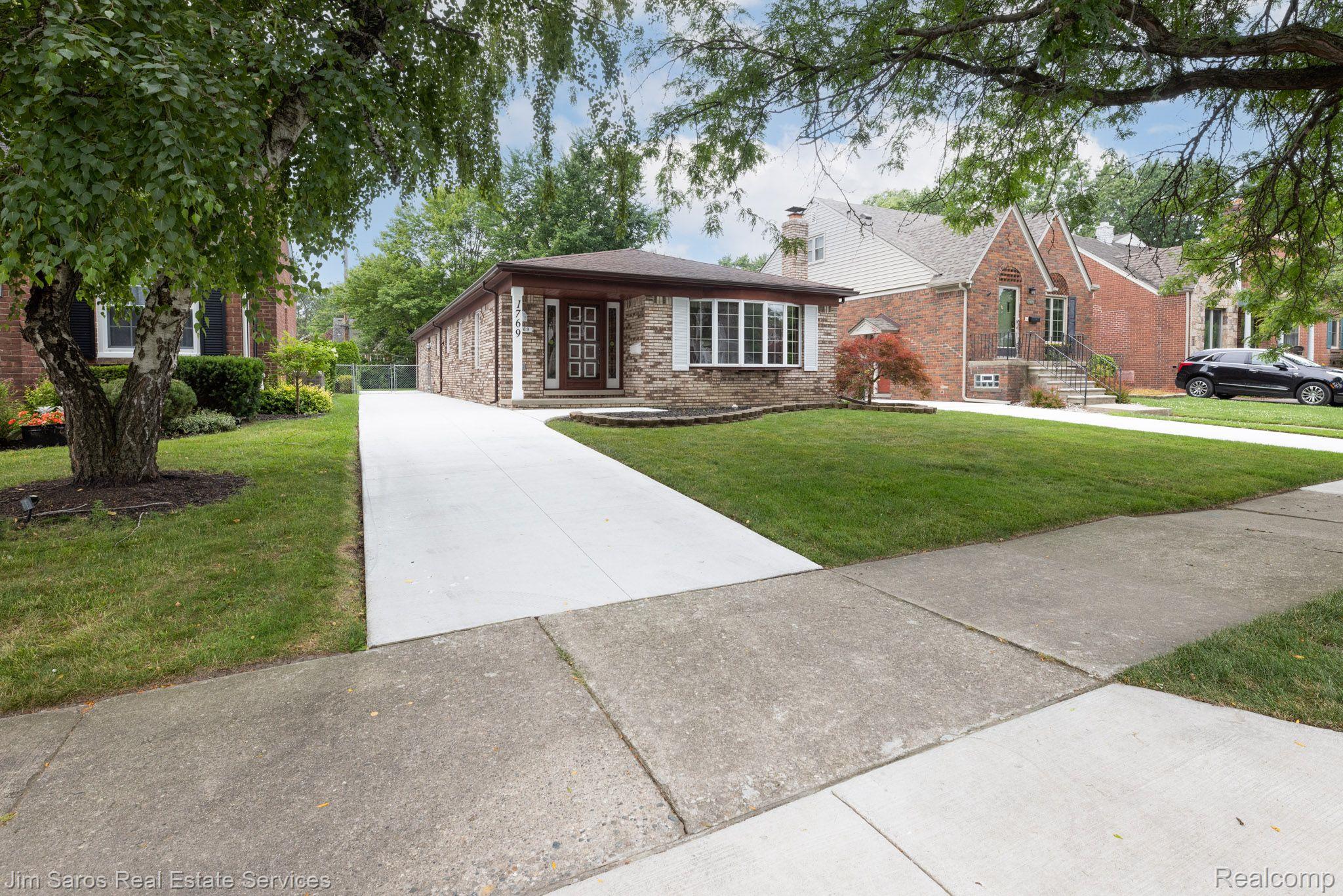 1769 Hampton Road Grosse Pointe, MI 48236 - Photo 2 of 27 Gallery Image 2