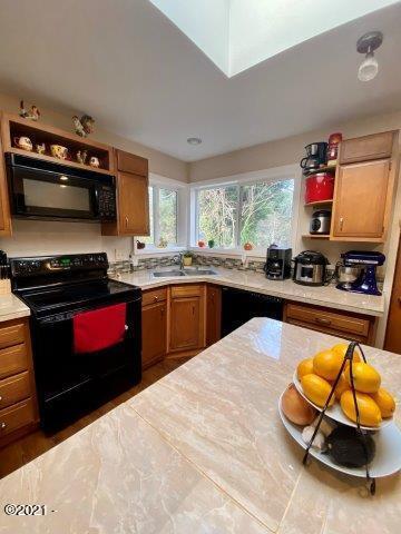 2719-2721 Northeast Holmes Road Lincoln City, OR 97367 - Photo 16 of 33 2719