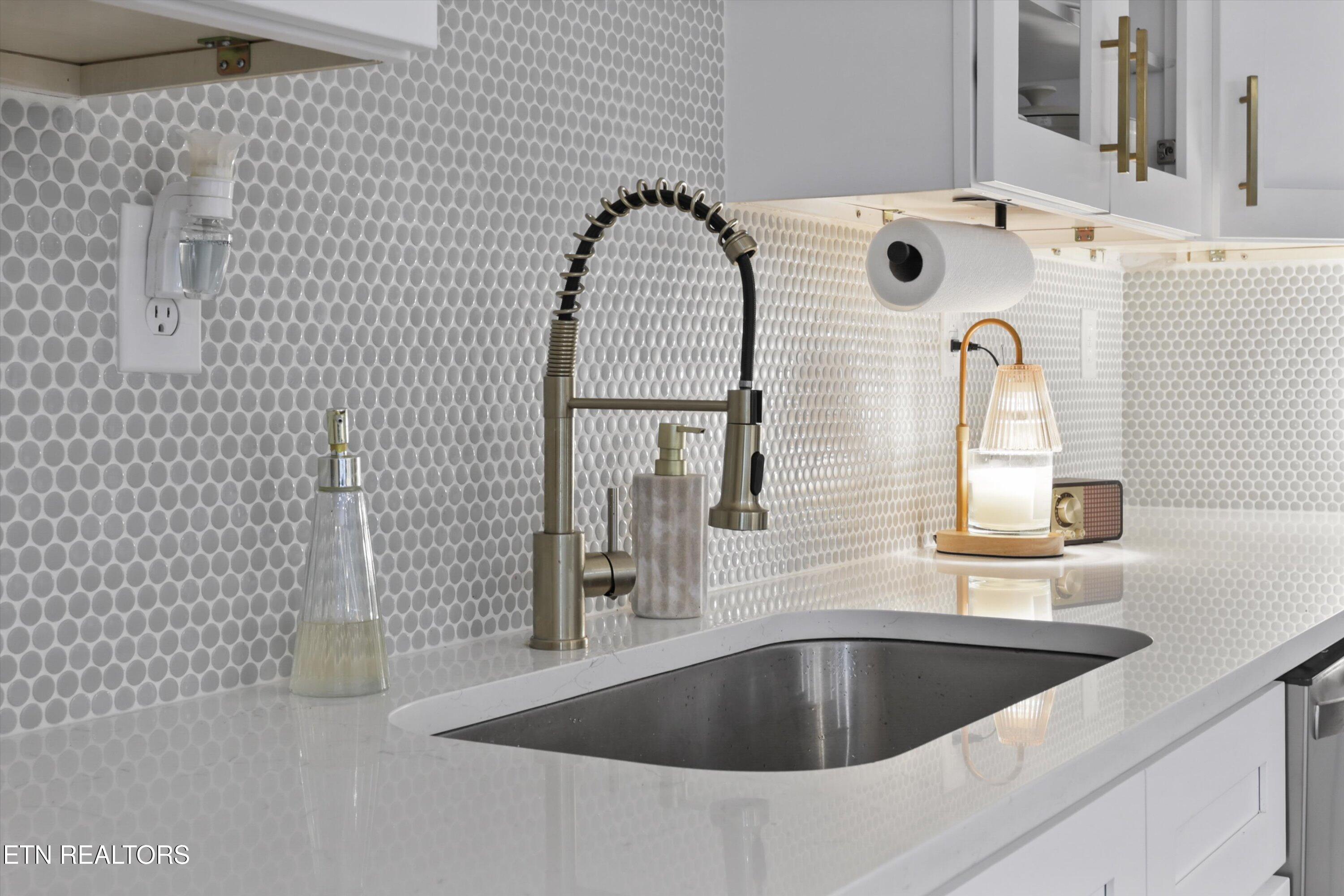 2597 River Road Kingston, TN 37763 - Photo 11 of 34 Kitchen