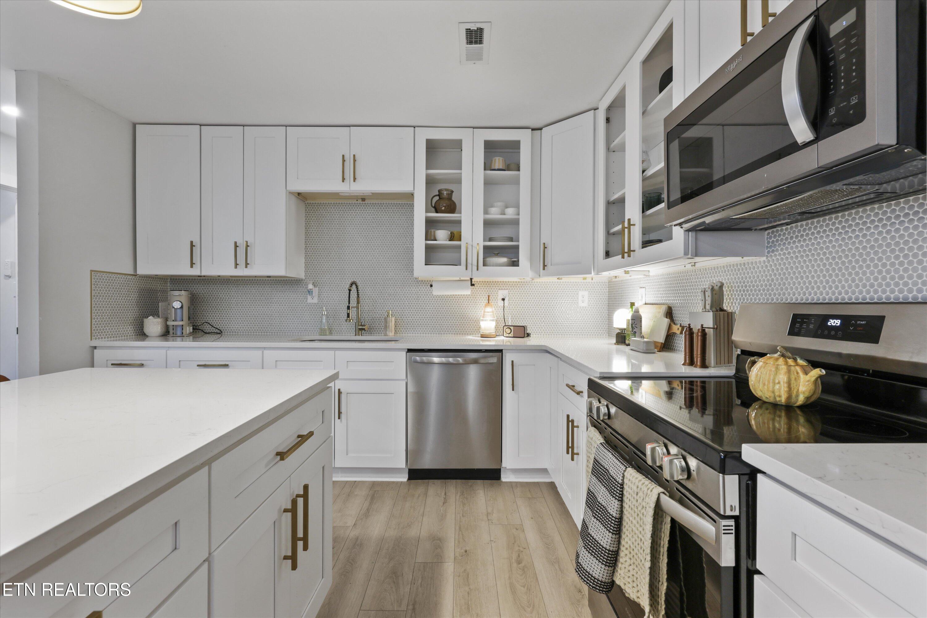 2597 River Road Kingston, TN 37763 - Photo 13 of 34 Kitchen