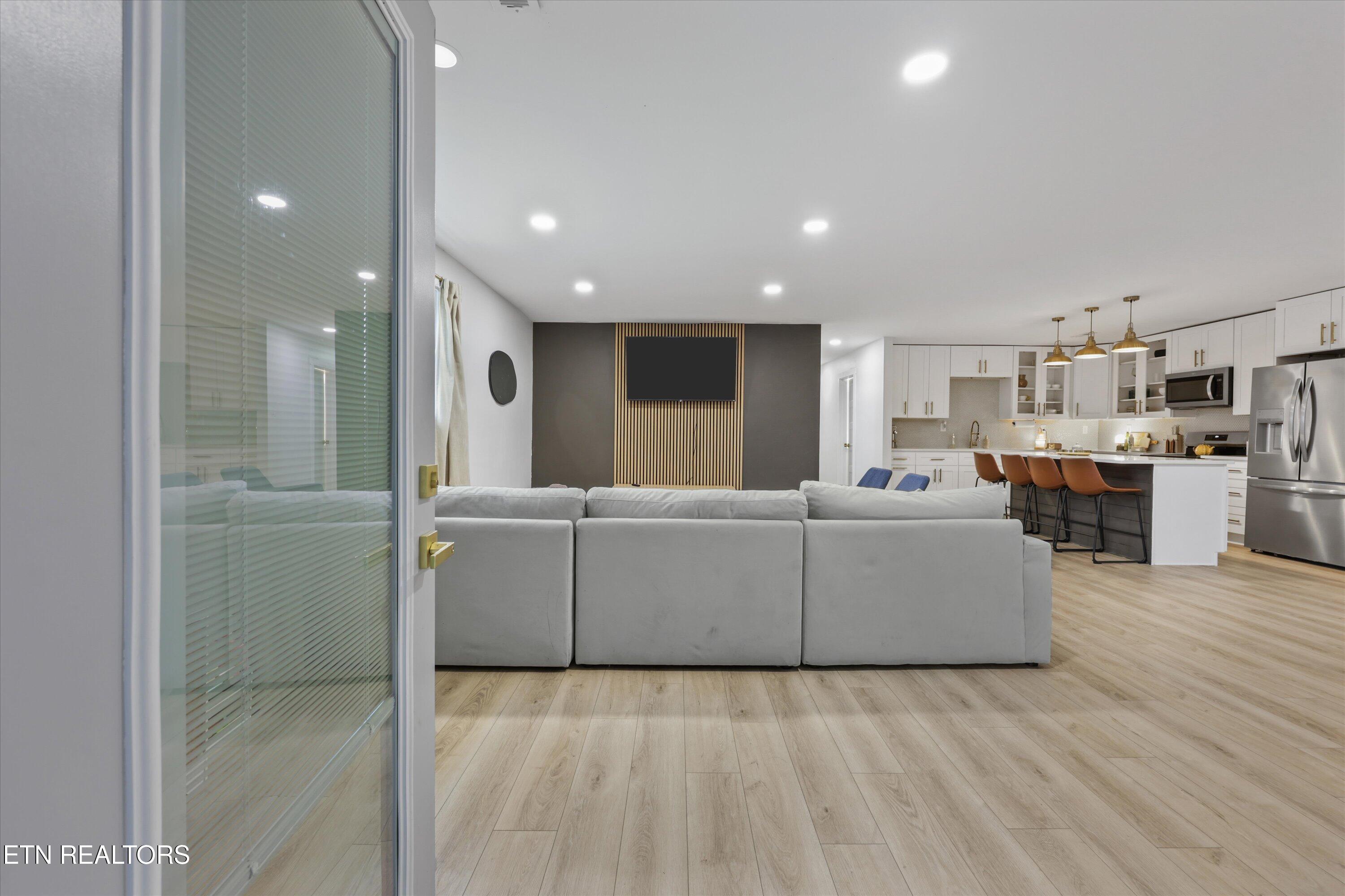 2597 River Road Kingston, TN 37763 - Photo 2 of 34 Entry Way