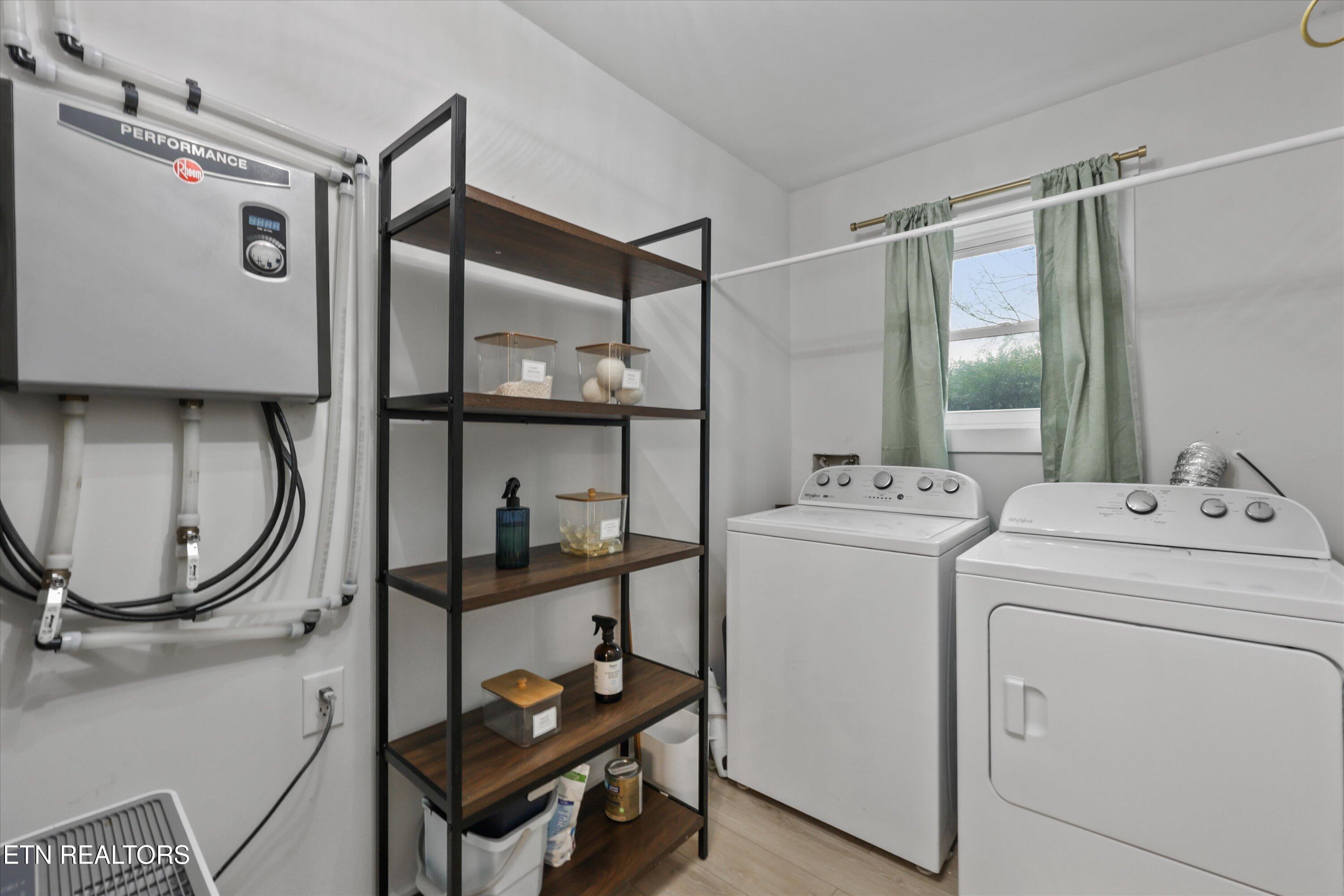 2597 River Road Kingston, TN 37763 - Photo 27 of 34 Laundry Room