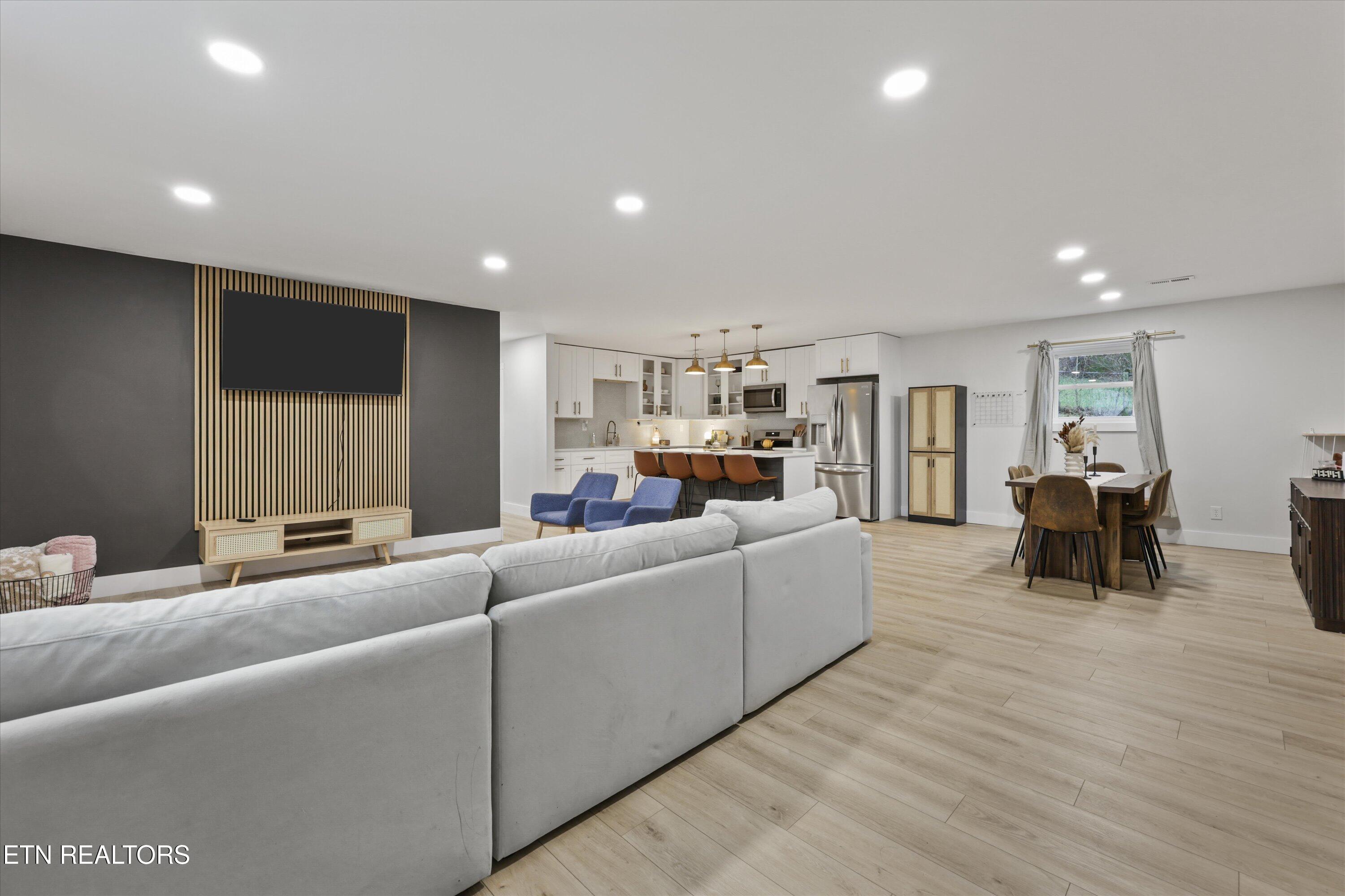 2597 River Road Kingston, TN 37763 - Photo 4 of 34 Living Room