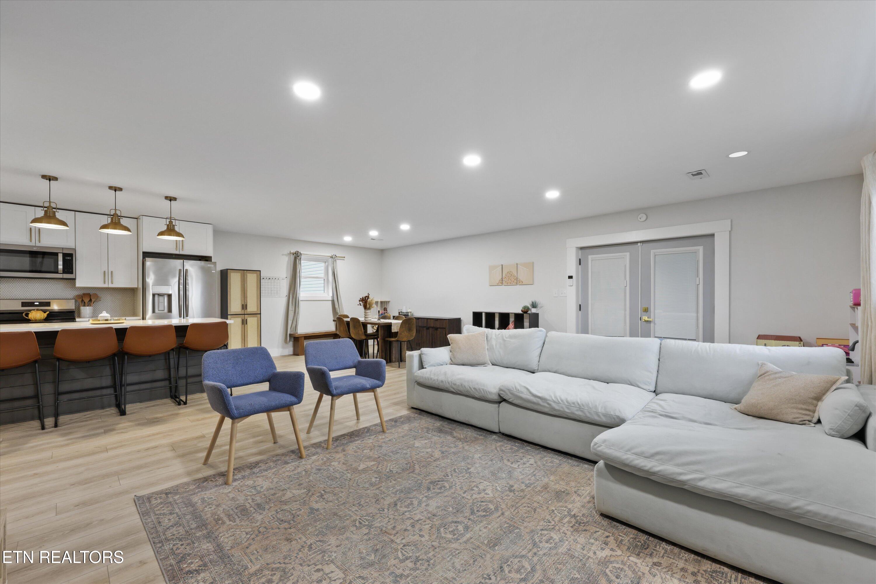 2597 River Road Kingston, TN 37763 - Photo 8 of 34 Living Room