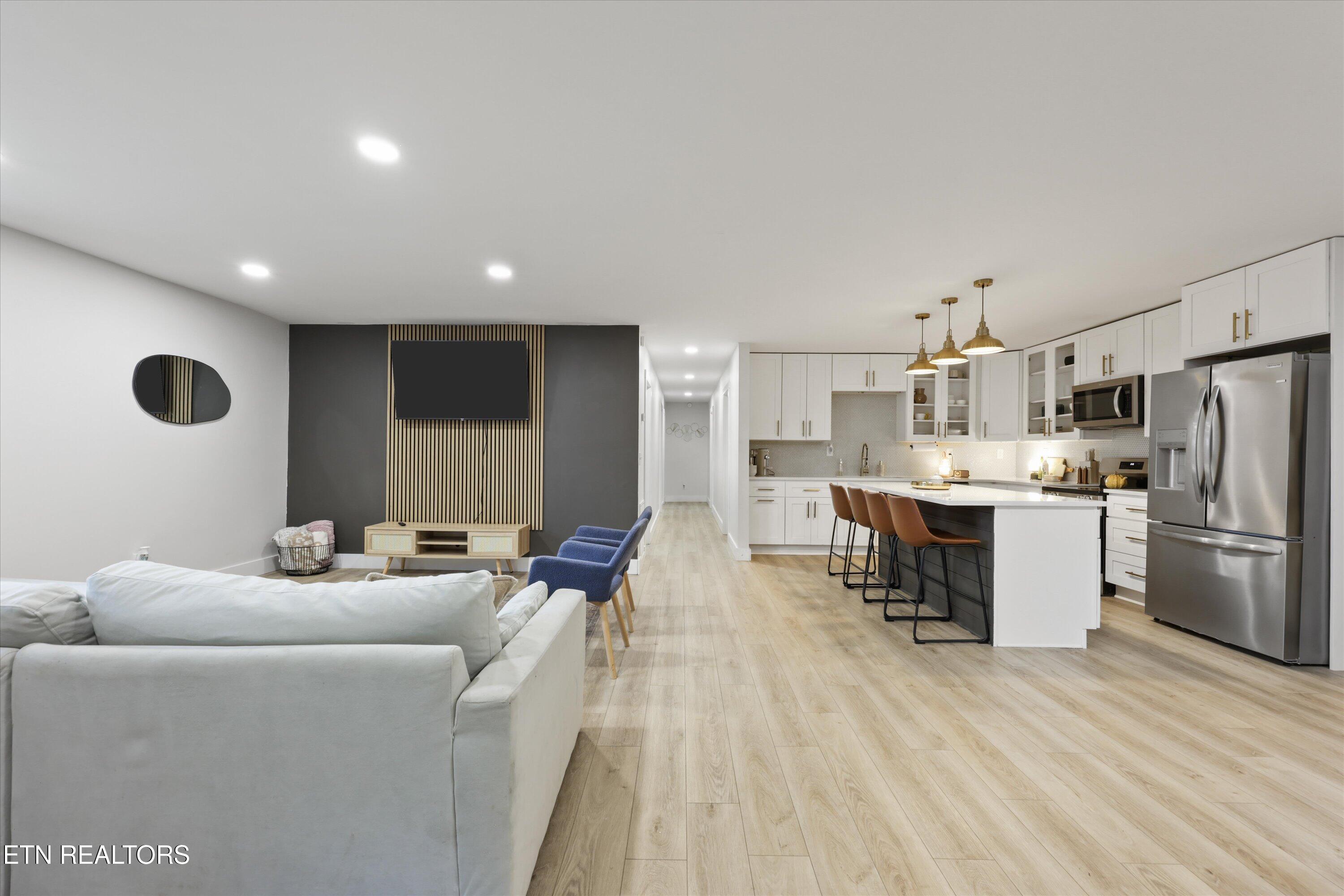 2597 River Road Kingston, TN 37763 - Photo 9 of 34 Living Room