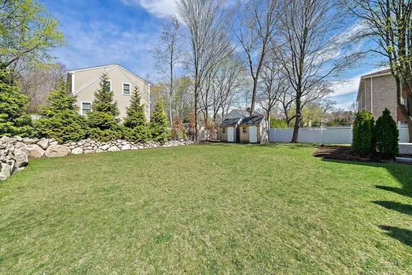 a view of a yard with a house