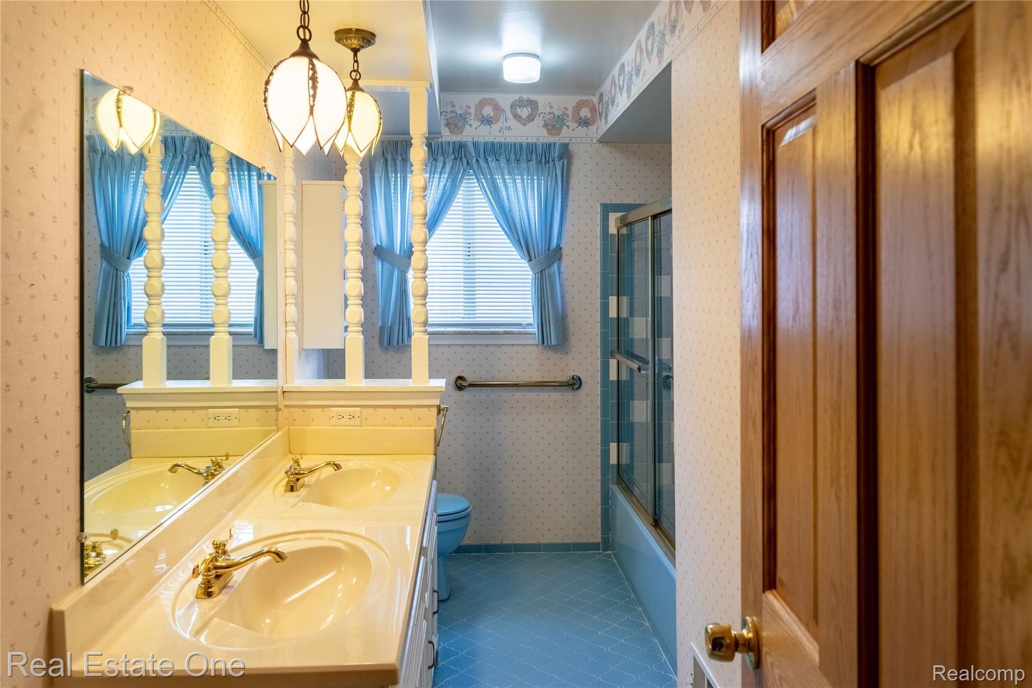 43056 Saxony Road Canton, MI 48187 - Photo 14 of 24 43056_Saxony_021.jpg