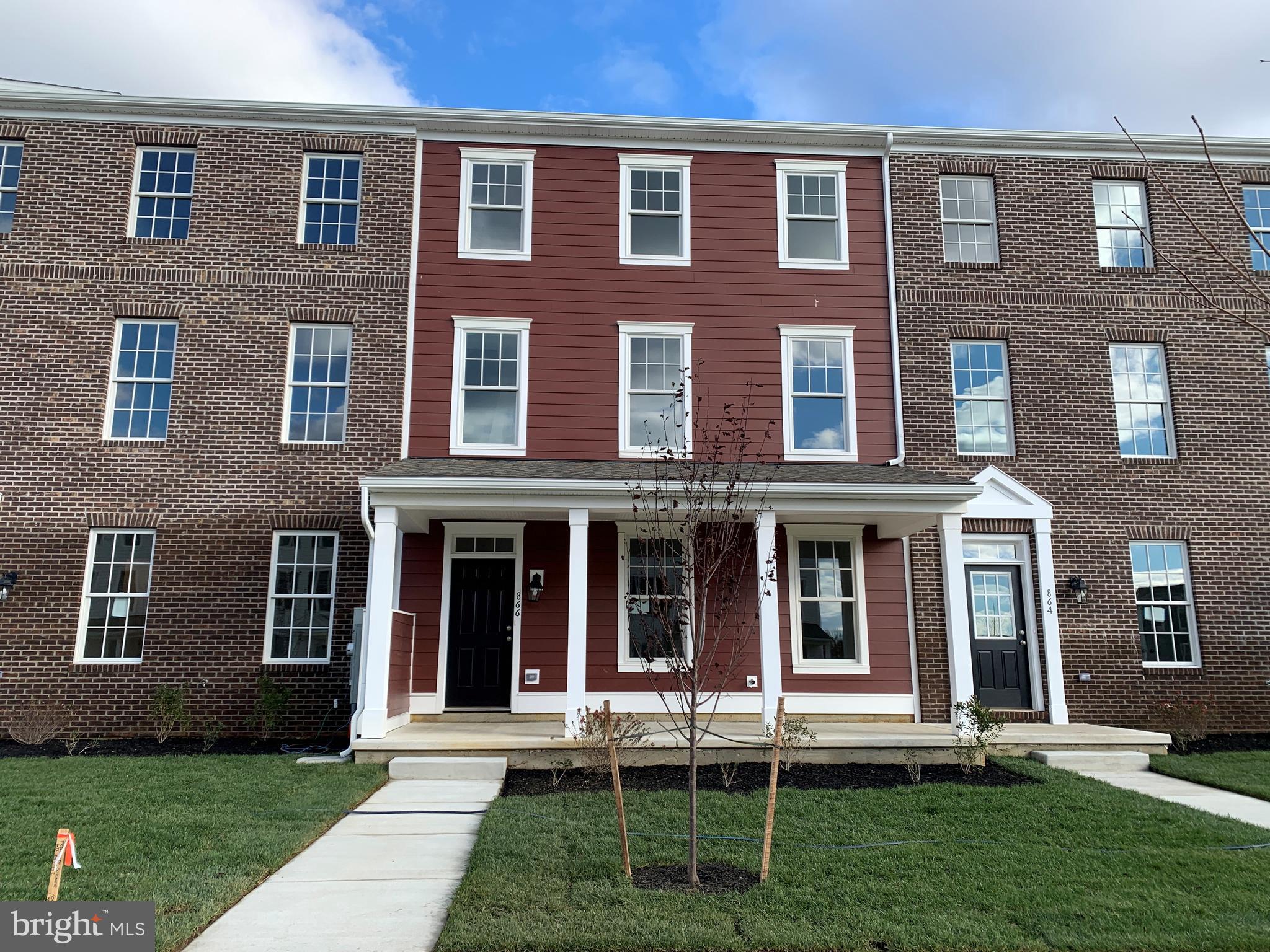 a brick building that has a lots of windows in it