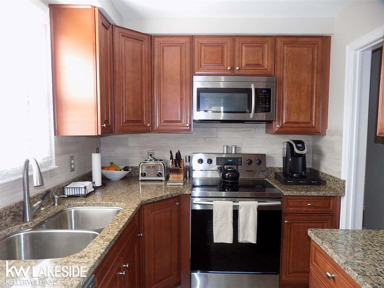 1896 Columbia Road Berkley, MI 48072 - Photo 9 of 31 31348895-8.JPG