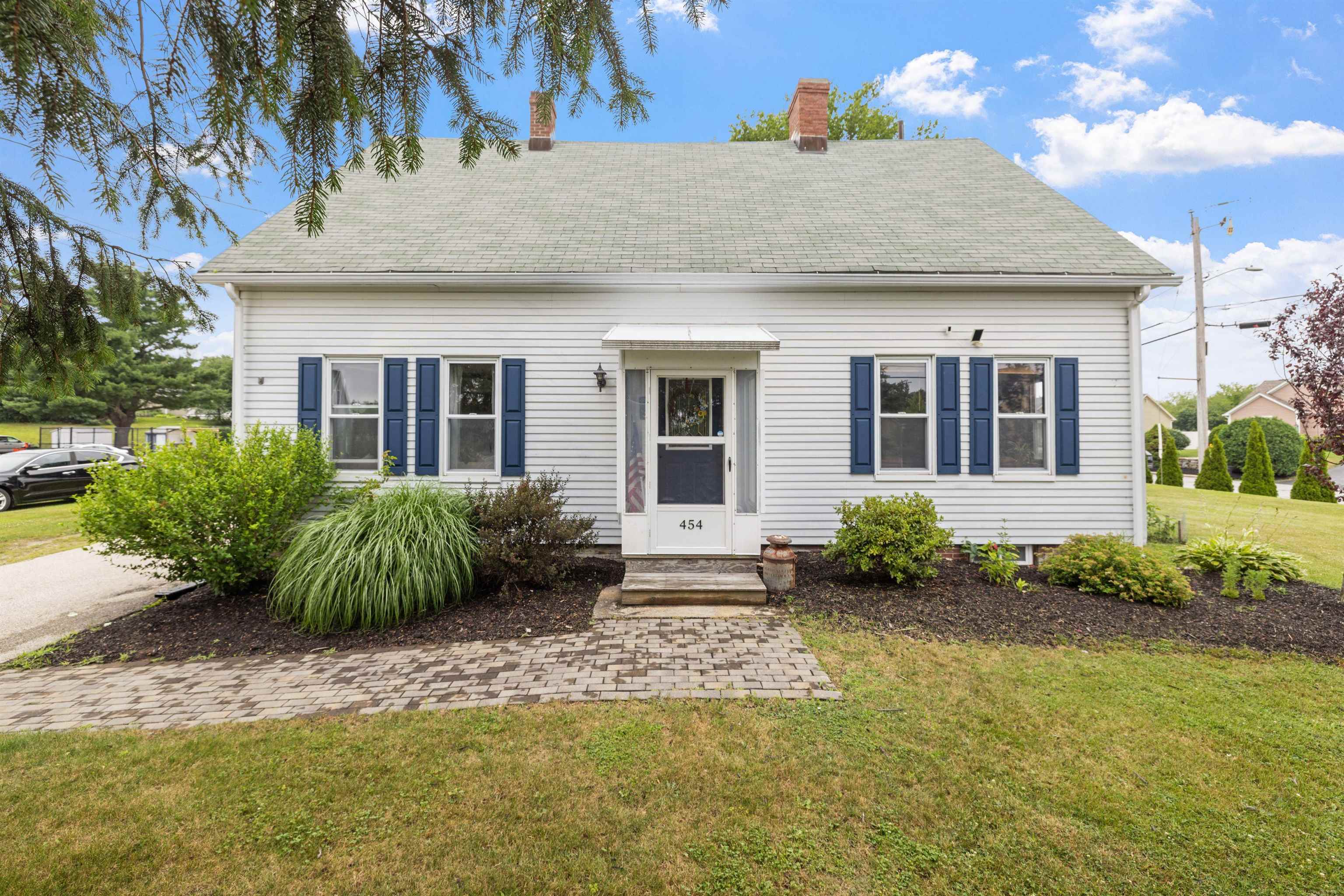 454 Island Pond Road Manchester, NH 03109 - Photo 6 of 23