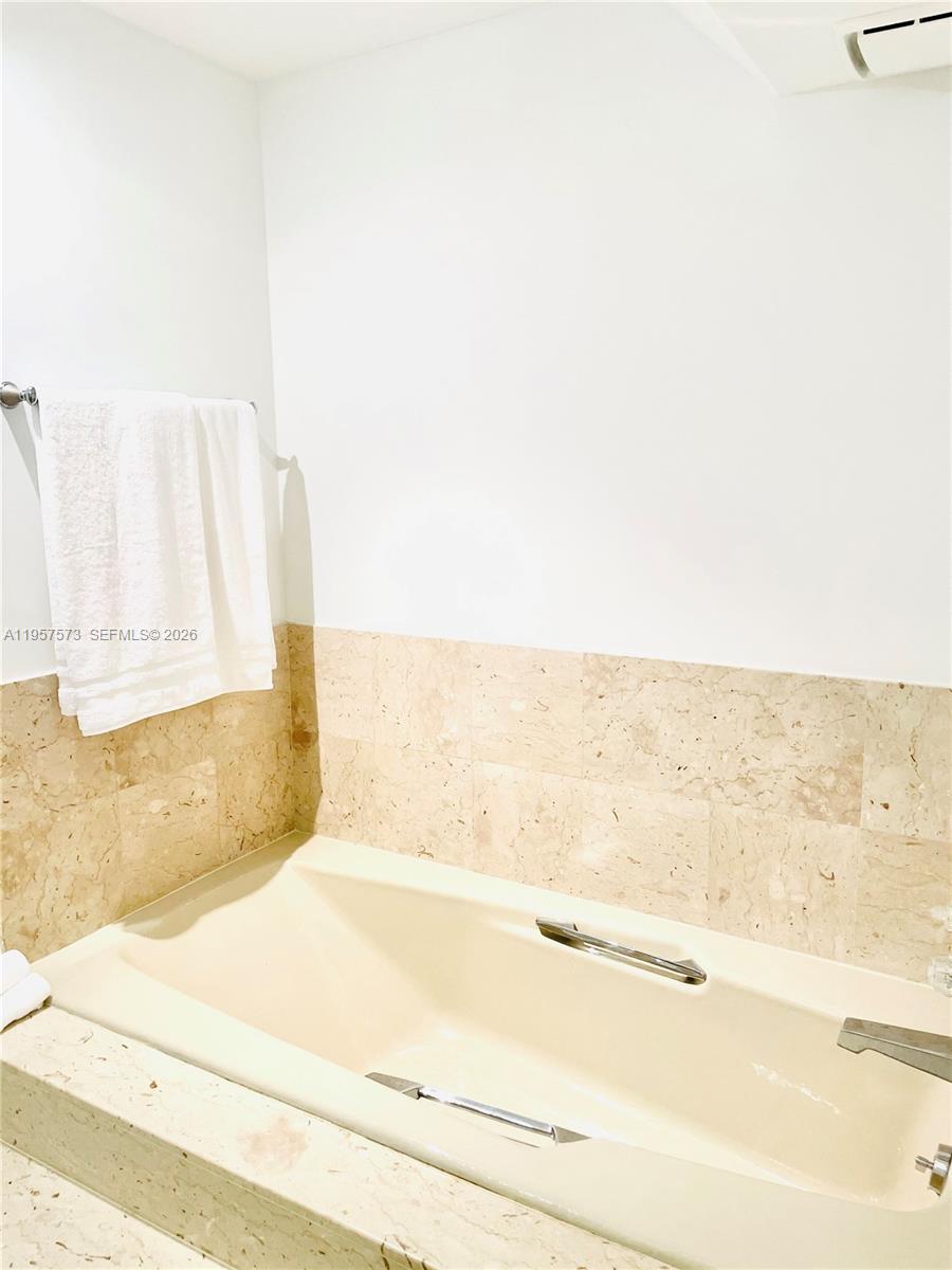 151 Southeast 15th Road, Unit 2503 Miami, FL 33131 - Photo 25 of 38