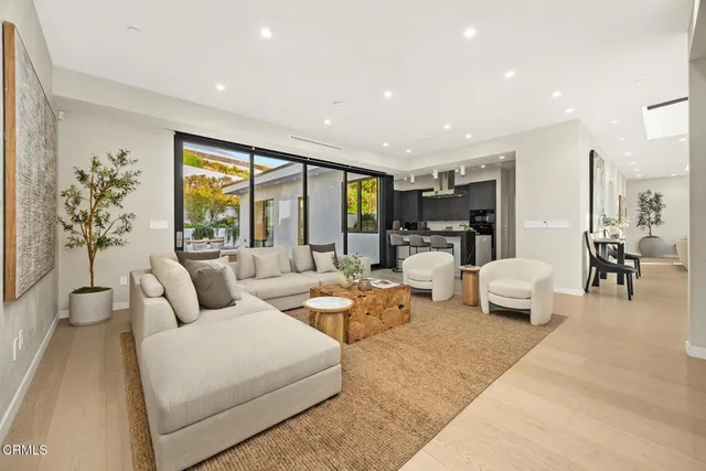 $2,835,000 | 1000 Avonoak Terrace, Glendale, CA 91206