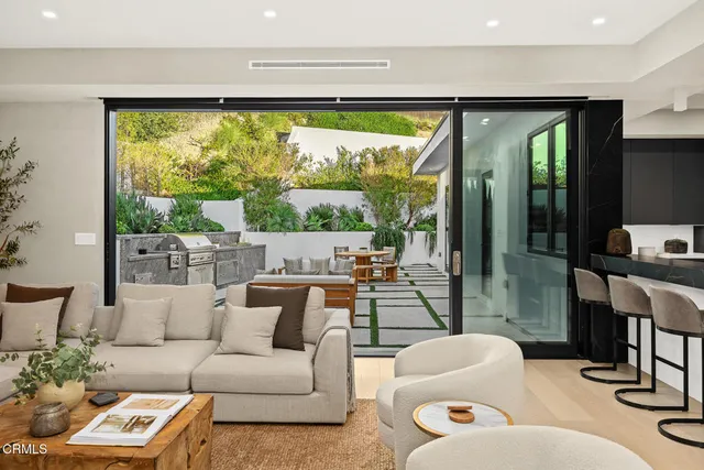 $2,835,000 | 1000 Avonoak Terrace, Glendale, CA 91206