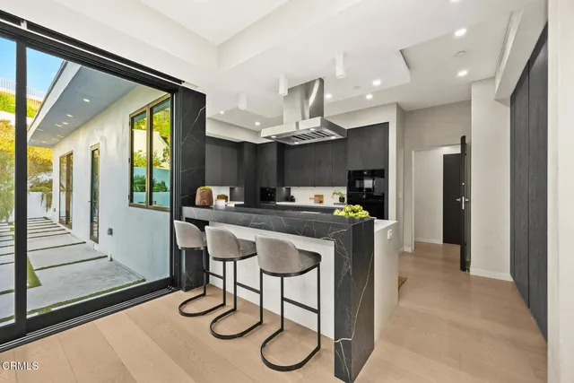 $2,835,000 | 1000 Avonoak Terrace, Glendale, CA 91206