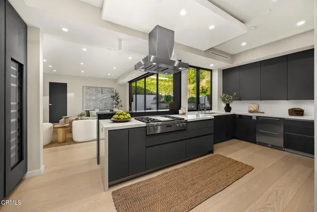 $2,835,000 | 1000 Avonoak Terrace, Glendale, CA 91206