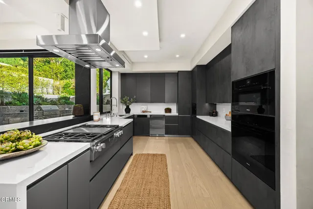 $2,835,000 | 1000 Avonoak Terrace, Glendale, CA 91206