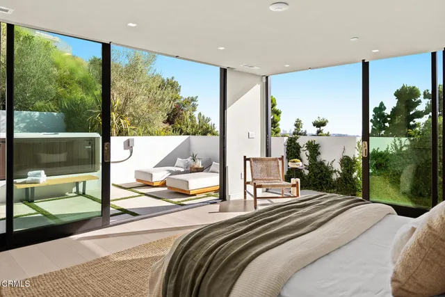 $2,835,000 | 1000 Avonoak Terrace, Glendale, CA 91206