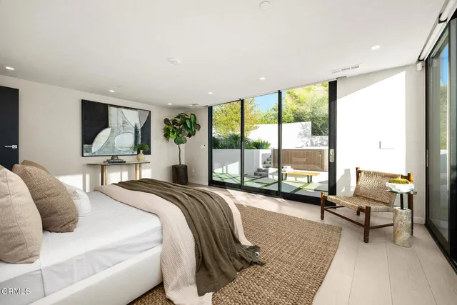 $2,835,000 | 1000 Avonoak Terrace, Glendale, CA 91206