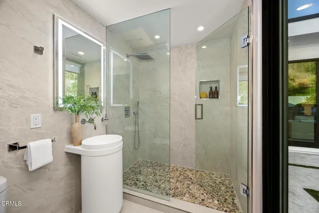 $2,835,000 | 1000 Avonoak Terrace, Glendale, CA 91206