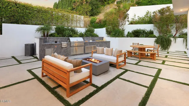 $2,835,000 | 1000 Avonoak Terrace, Glendale, CA 91206