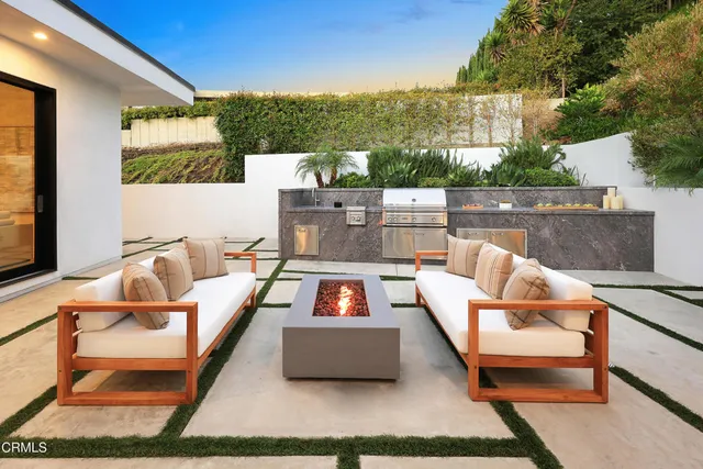 $2,835,000 | 1000 Avonoak Terrace, Glendale, CA 91206