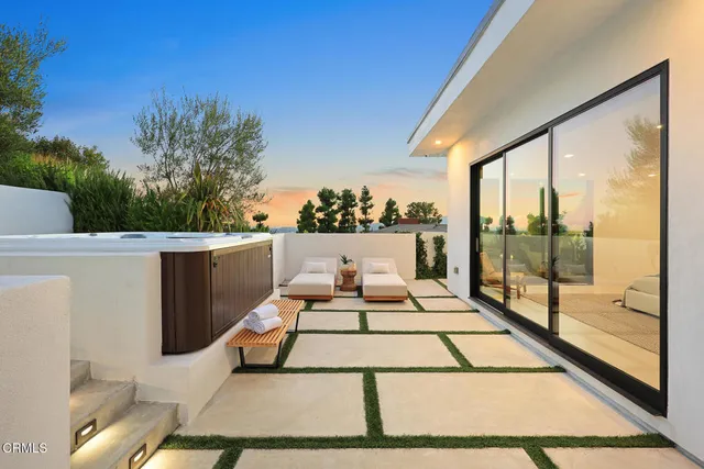 $2,835,000 | 1000 Avonoak Terrace, Glendale, CA 91206