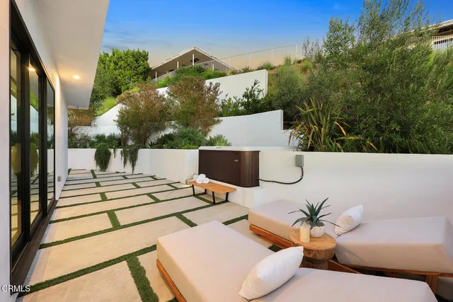 $2,835,000 | 1000 Avonoak Terrace, Glendale, CA 91206