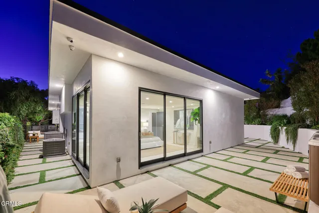 $2,835,000 | 1000 Avonoak Terrace, Glendale, CA 91206