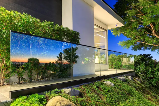 $2,835,000 | 1000 Avonoak Terrace, Glendale, CA 91206