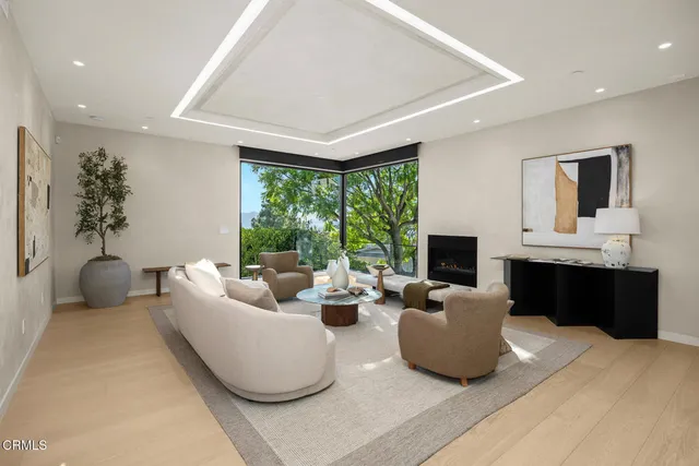 $2,835,000 | 1000 Avonoak Terrace, Glendale, CA 91206