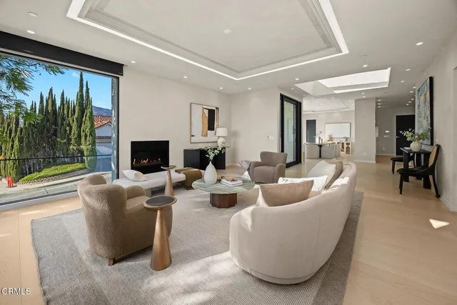 $2,835,000 | 1000 Avonoak Terrace, Glendale, CA 91206