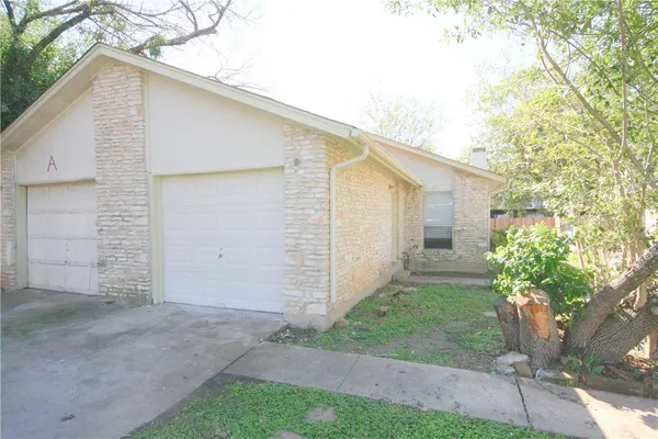 a view of backyard of house and trees