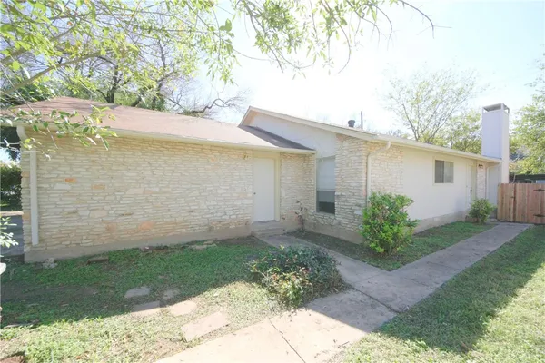 a view of a back yard of the house