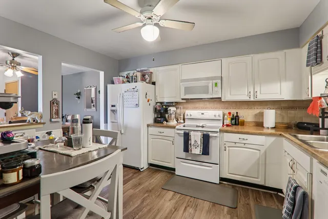 $255,000 | 801 79th Street, Unit 405, Darien, IL 60561