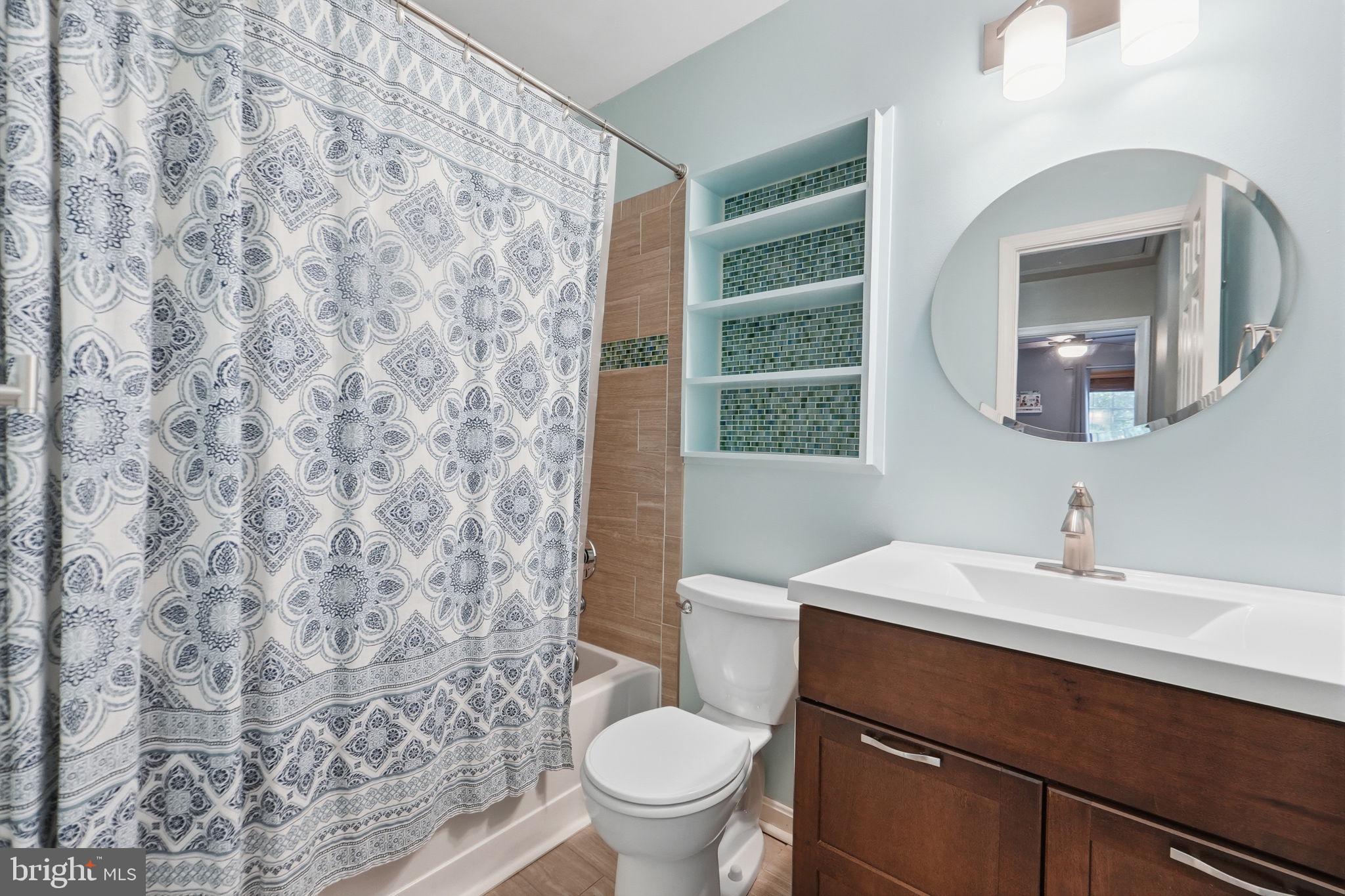 7660 Southern Oak Drive Springfield, VA 22153 - Photo 24 of 37 HALL FULL BATH 2 W/SHOWER & TUB