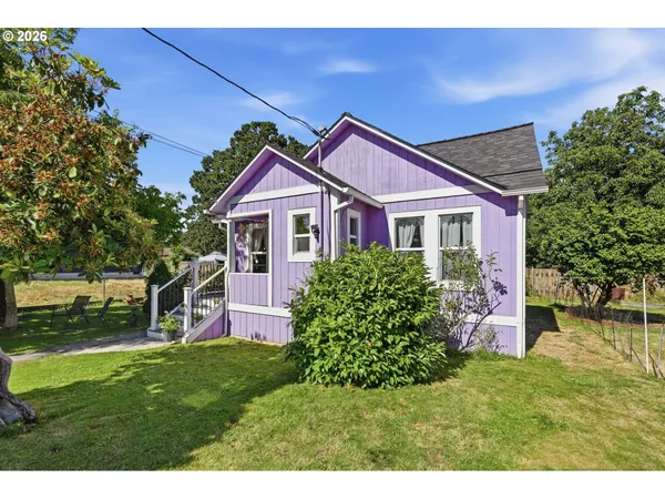 $325,000 | 454 North 11th Street, St. Helens, OR 97051