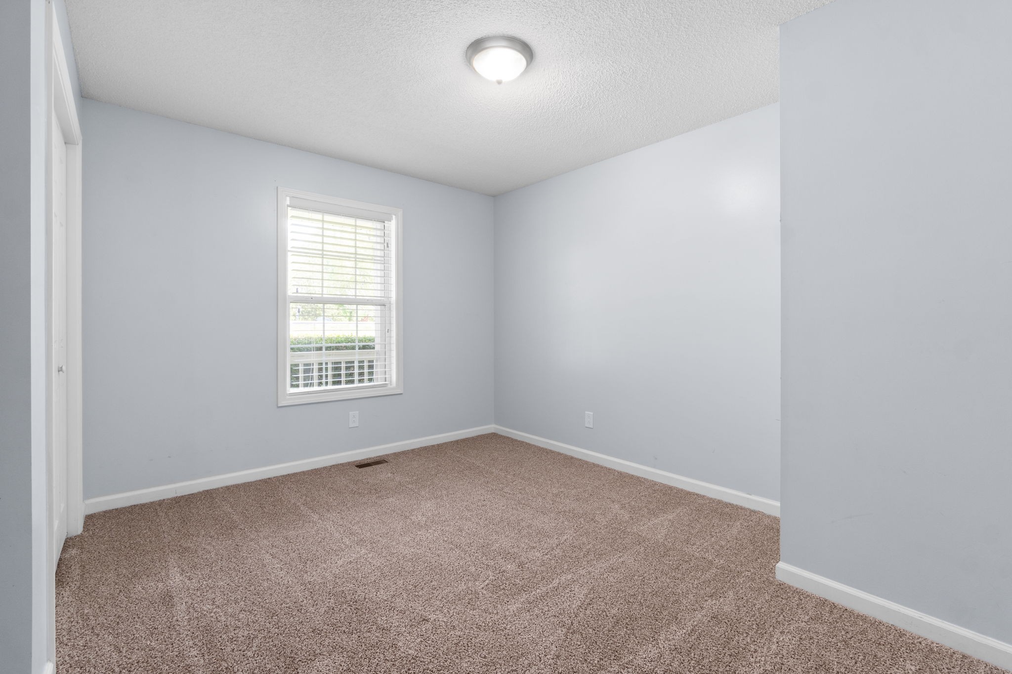 3315 Lylewood Road Woodlawn, TN 37191 - Photo 20 of 39 an empty room with a window