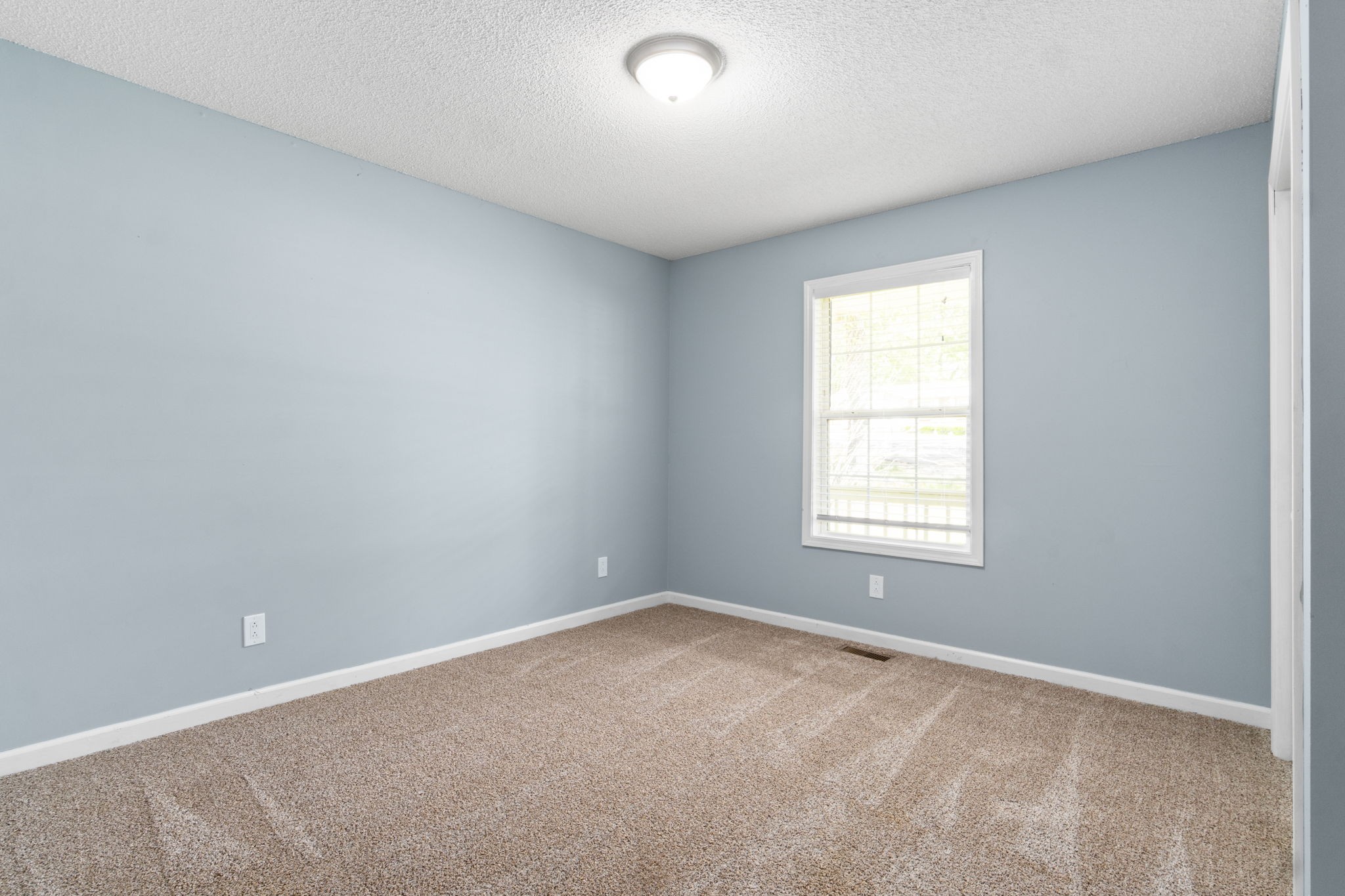3315 Lylewood Road Woodlawn, TN 37191 - Photo 22 of 39 an empty room with a window