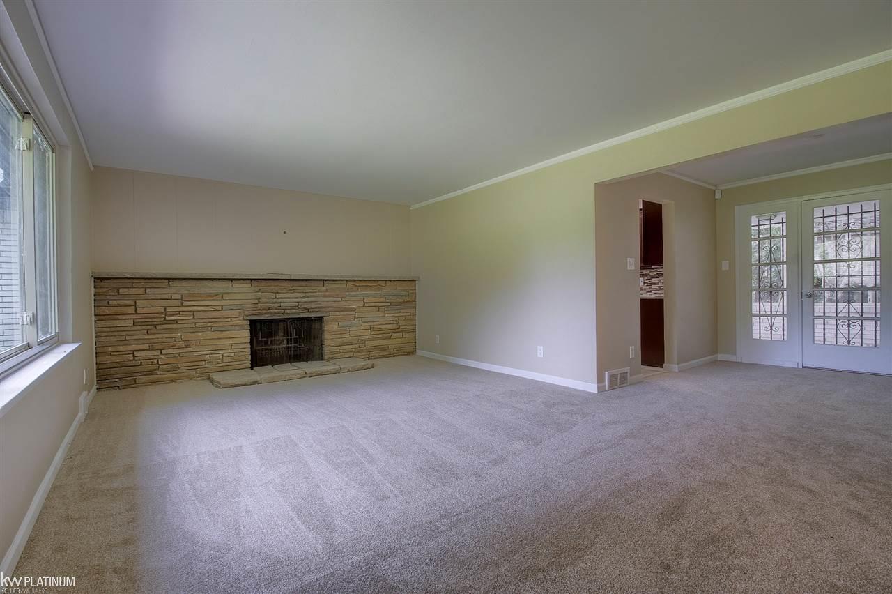 1247 Hawthorne Road Grosse Pointe, MI 48236 - Photo 14 of 29 31352239-13.JPG
