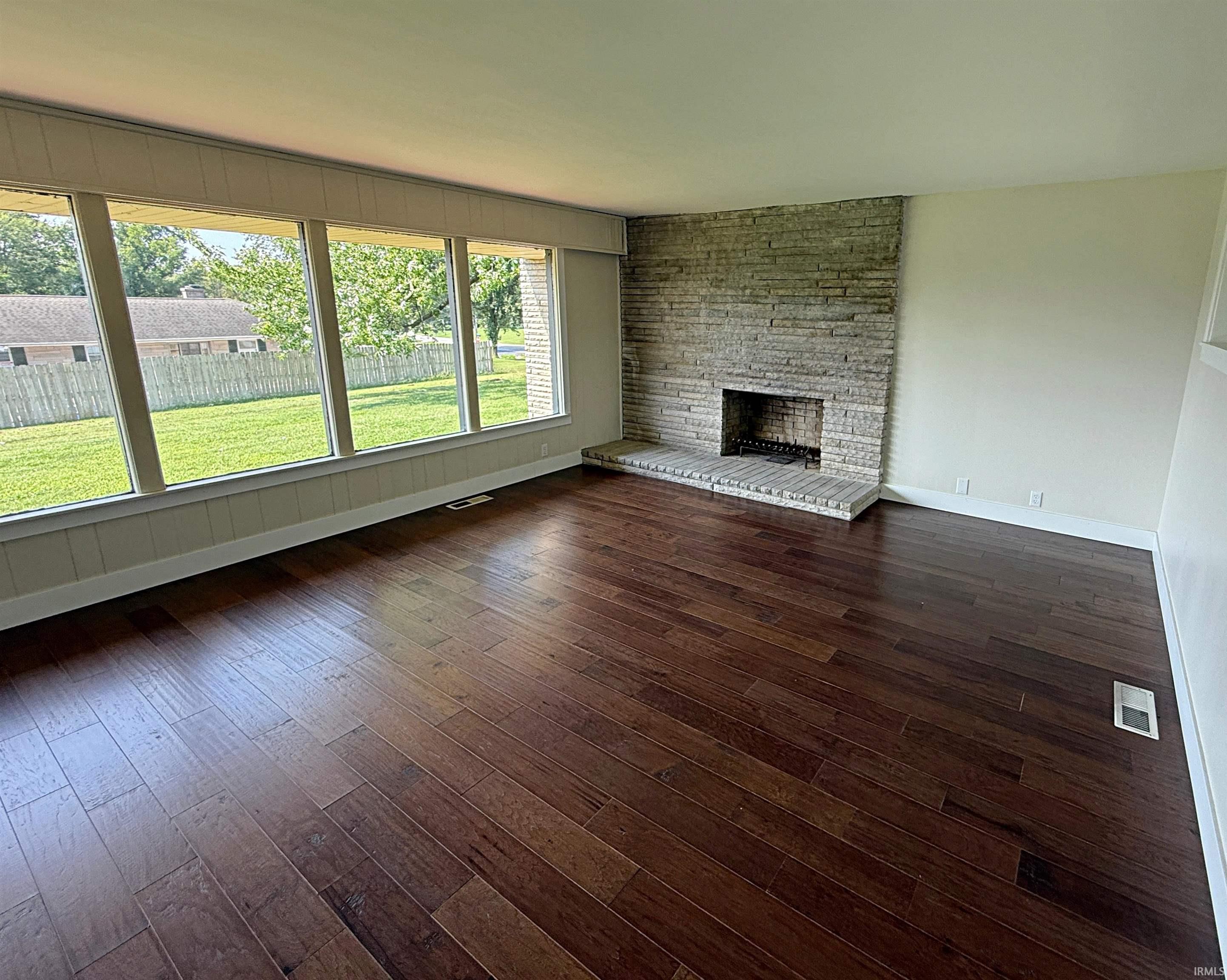 916 Highway 57 Washington, IN 47501 - Photo 5 of 36