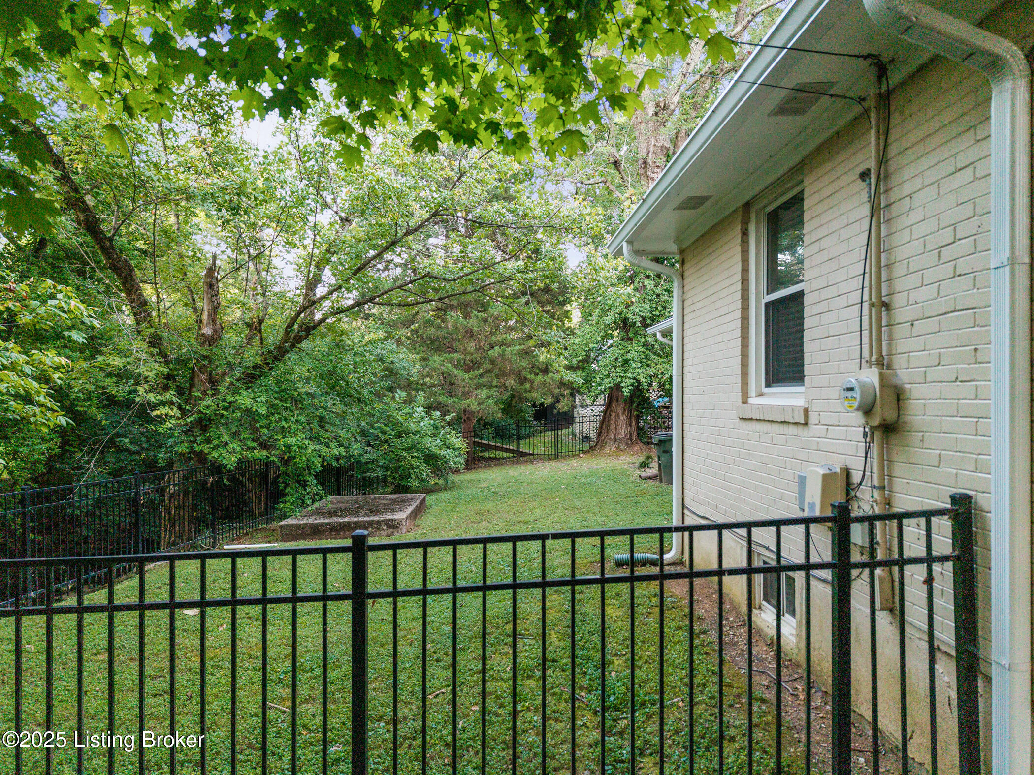 8809 Perry Road Louisville, KY 40222 - Photo 25 of 30 Exterior