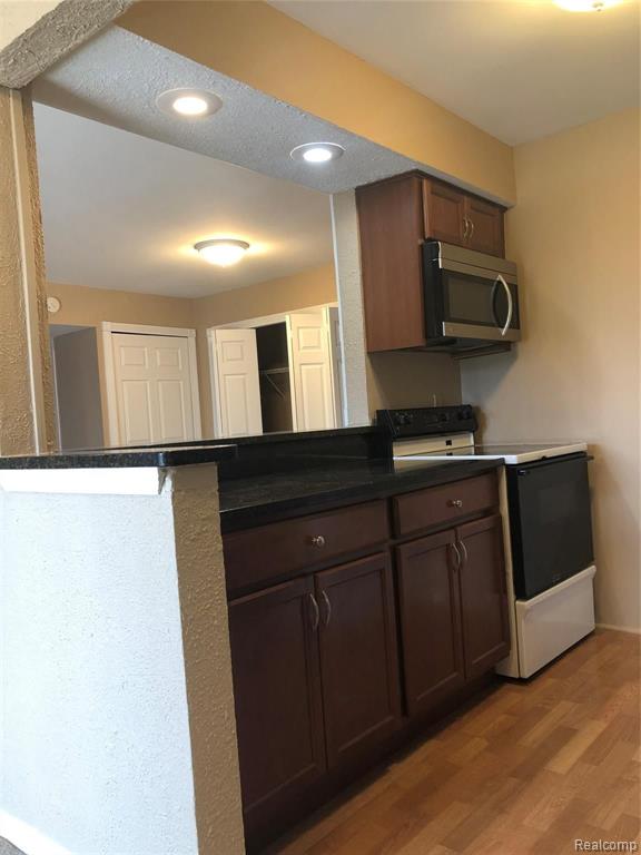 29880 West 12 Mile Road, Unit 67/808 Farmington, MI 48334 - Photo 8 of 18