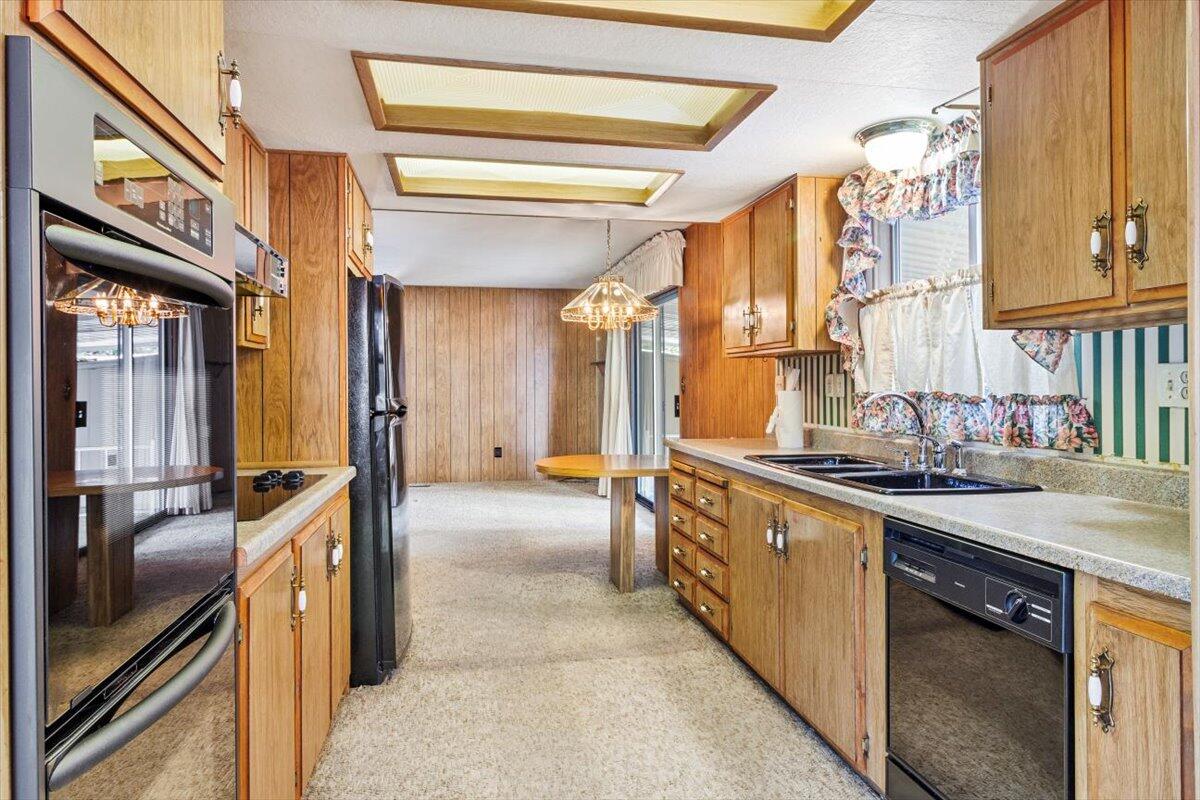 3955 South Stage Road, Unit 7 Medford, OR 97501 - Photo 13 of 36 Kitchen with double ovens