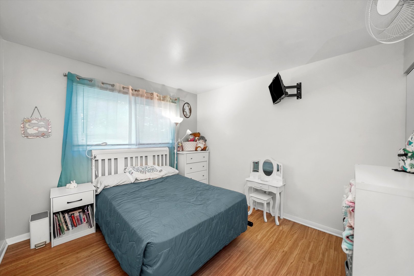 406 Cahill Road Streamwood, IL 60107 - Photo 12 of 22 a bedroom with a bed and a table